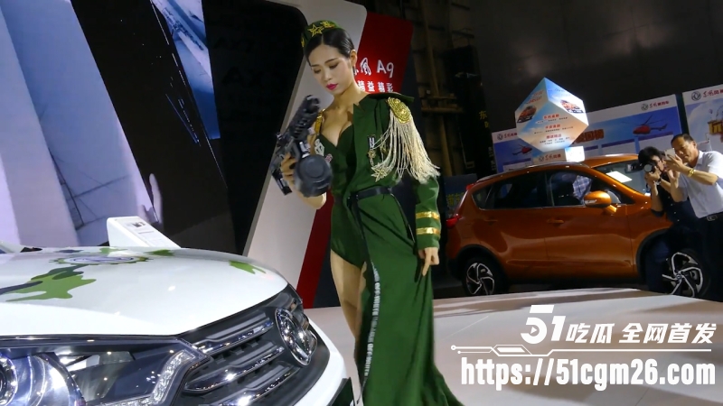 广州车展色魔摄影师各种刁钻角度偷拍众多车模小姐姐各种不经意间的走光.00595719.Still004watermark 广州车展色魔摄影师各种刁钻角度偷拍众多车模小姐姐各种不经意间的走光.00595719.Still004watermark