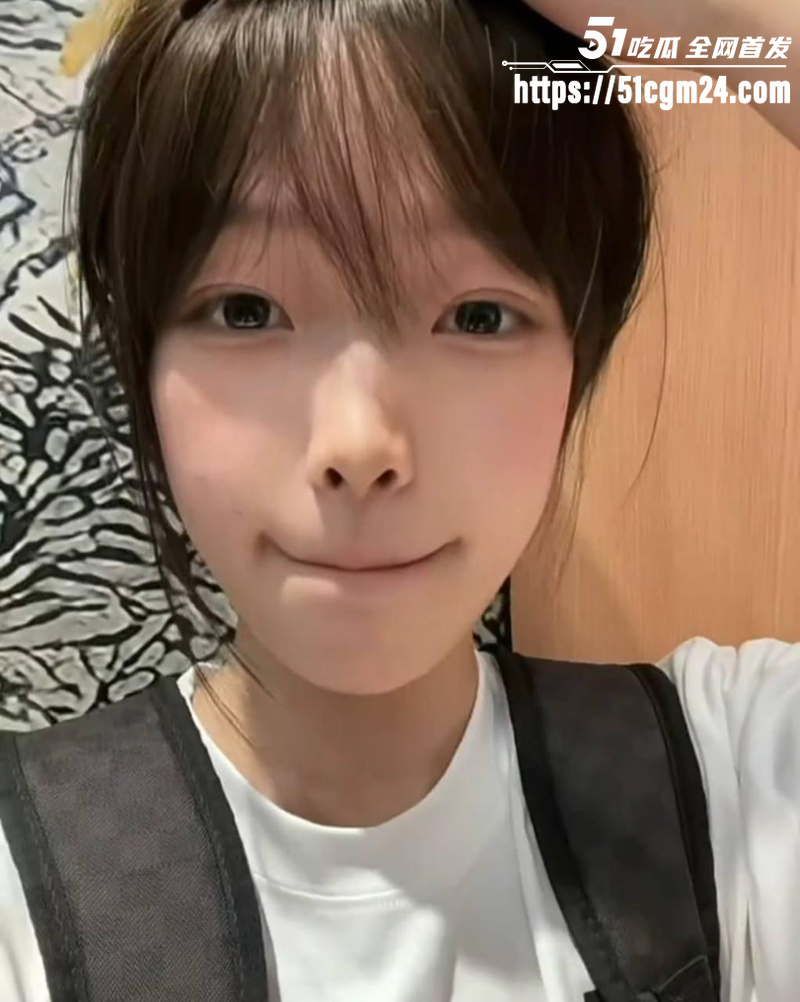 柳州学生妹 孙莹莹 服侍金主被无套后入爆操 1 柳州学生妹 孙莹莹 服侍金主被无套后入爆操 1