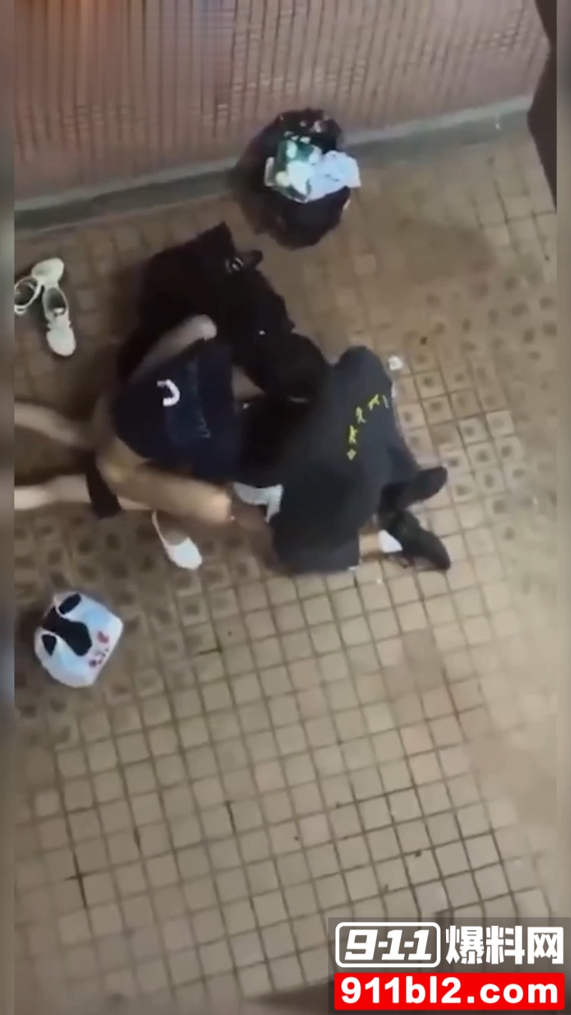 香港屋苑平台3P性爱派对被曝光 3 香港屋苑平台3P性爱派对被曝光 3