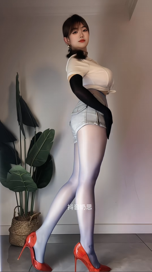 22万粉丝抖音超大杯蜜桃臀御姐奈宝宝私拍大尺度福利流出