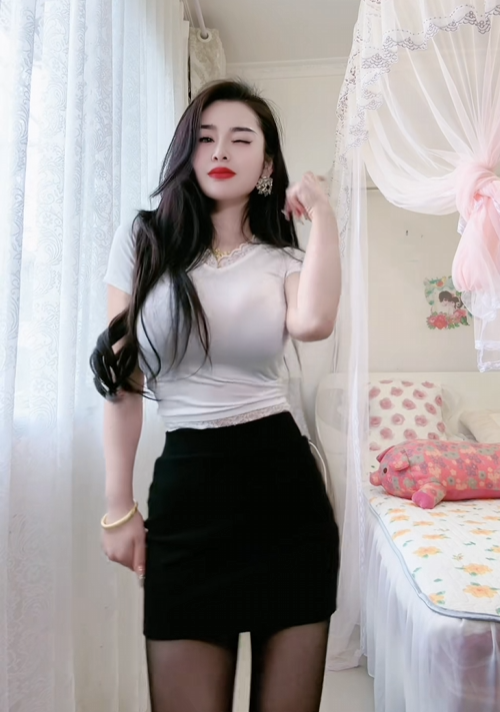 20万粉丝抖音擦边女网红冷美人未姨轻浮少妇定制绝顶诱惑视频