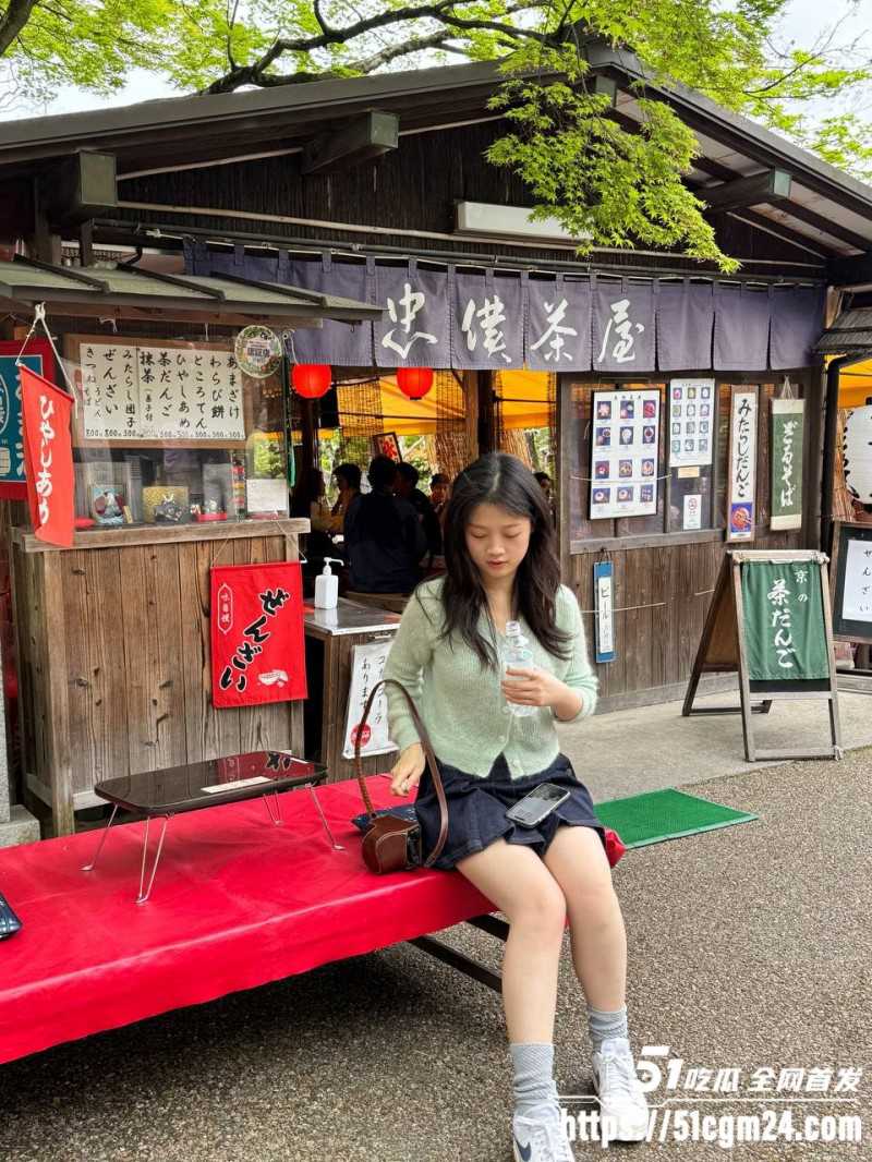 大三学生妹被金主包养私拍 5 大三学生妹被金主包养私拍 5