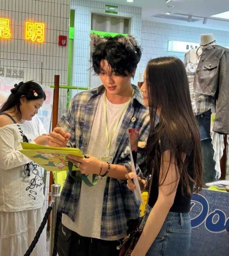 20万粉丝抖音网红就叫王晨软饭硬吃哄骗女粉捞金骗炮还录小视频
