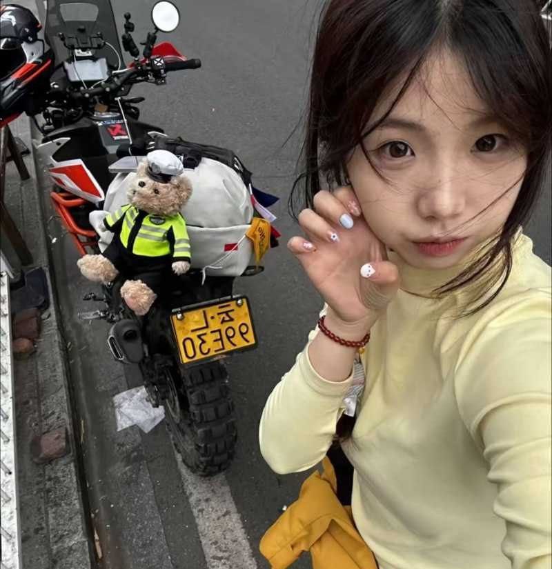 白嫖女碰上痴情男抖音女骑白兰鸽的事爽吃富二代