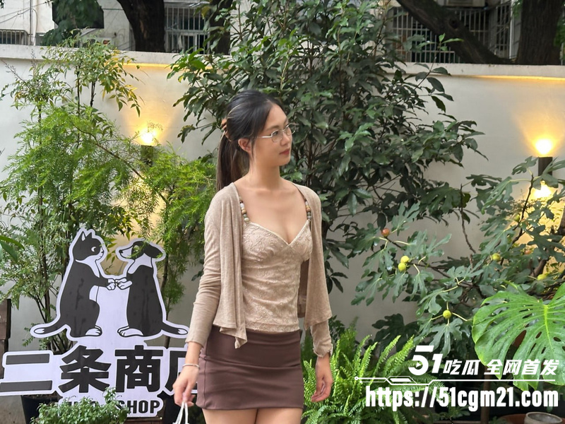 广西精神小妹 胡少云 露脸性爱自拍 3 广西精神小妹 胡少云 露脸性爱自拍 3