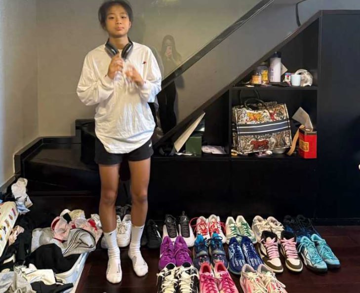 女篮未来之星张家裔滤镜破碎赴美留学期间偷盗教唆犯罪下跪道歉25秒视频曝光
