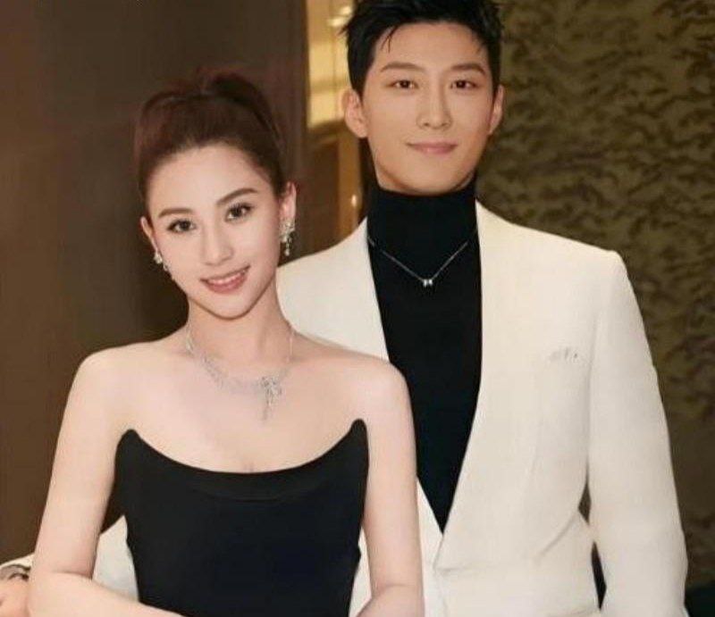 软饭硬吃凤凰男演员窦骁背叛赌王千金何超莲与前女友藕断丝连