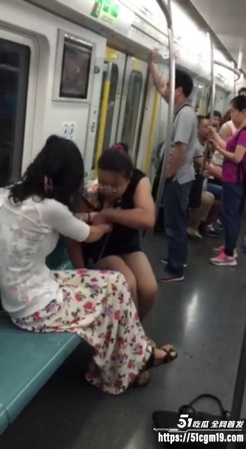 小仙女和大姨地铁互撕 3 小仙女和大姨地铁互撕 3