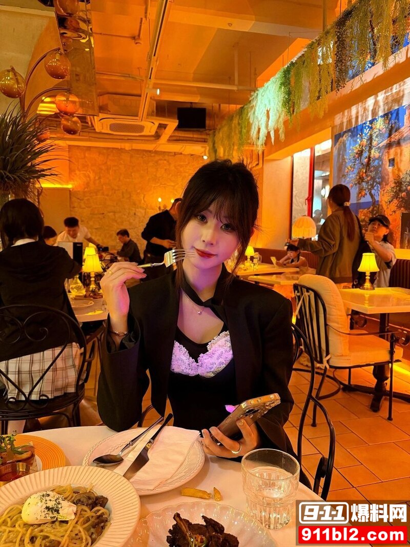 张婧娅开房约炮3 张婧娅开房约炮3