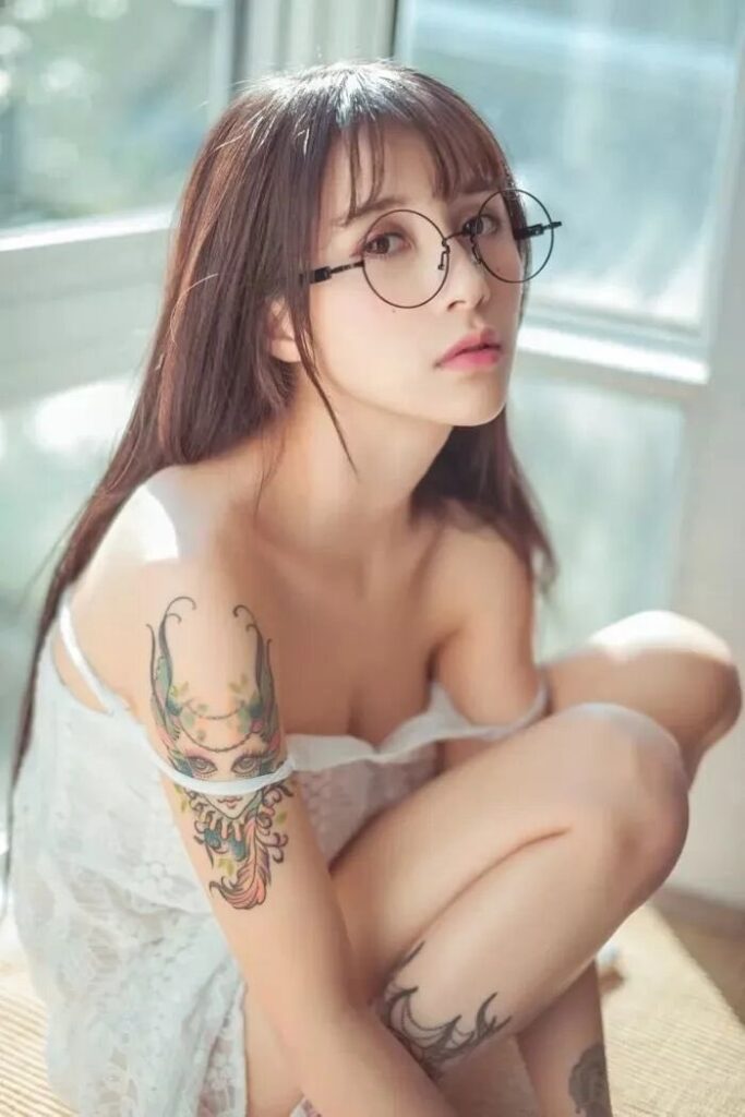 210万粉丝抖音网红夏美大女主人设崩塌早年下海写真流出