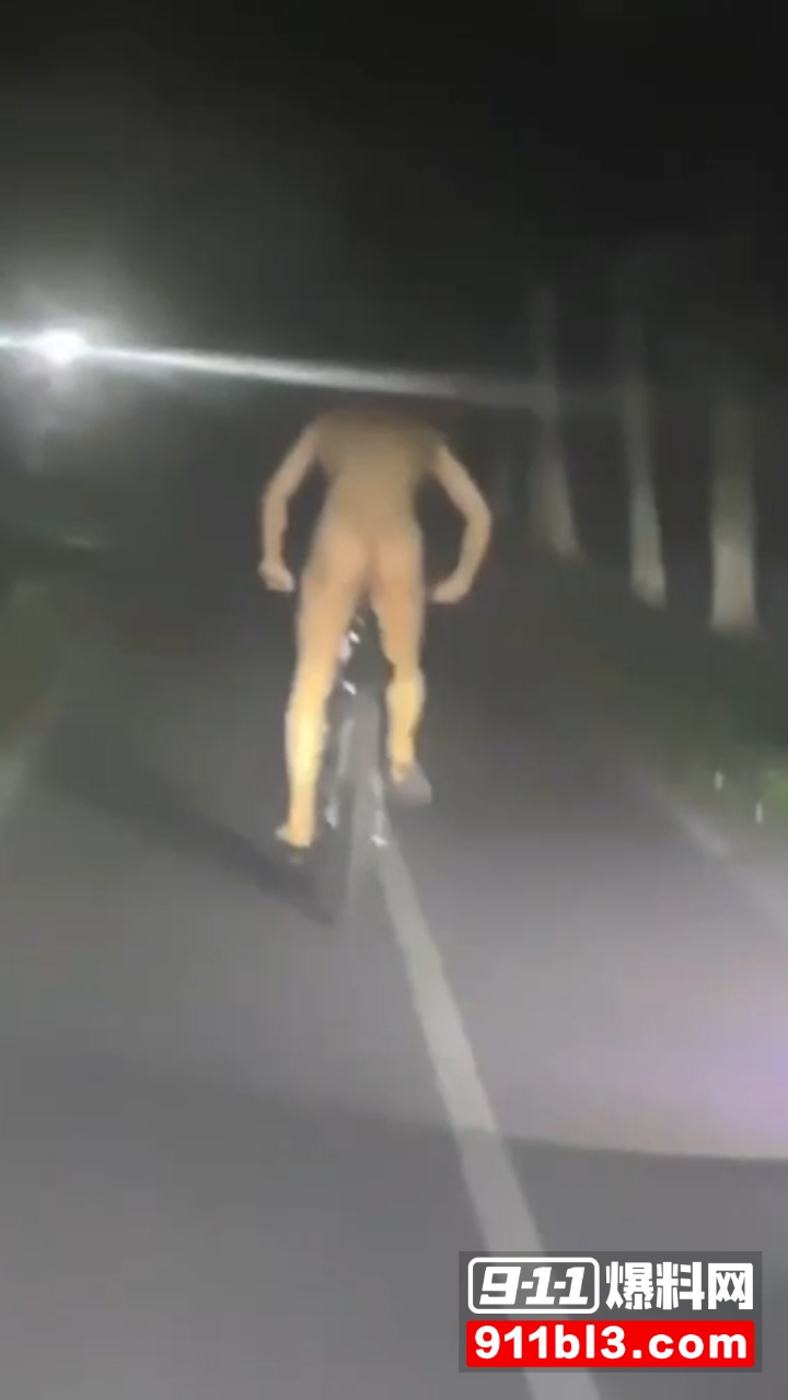 裸男裸奔2 裸男裸奔2