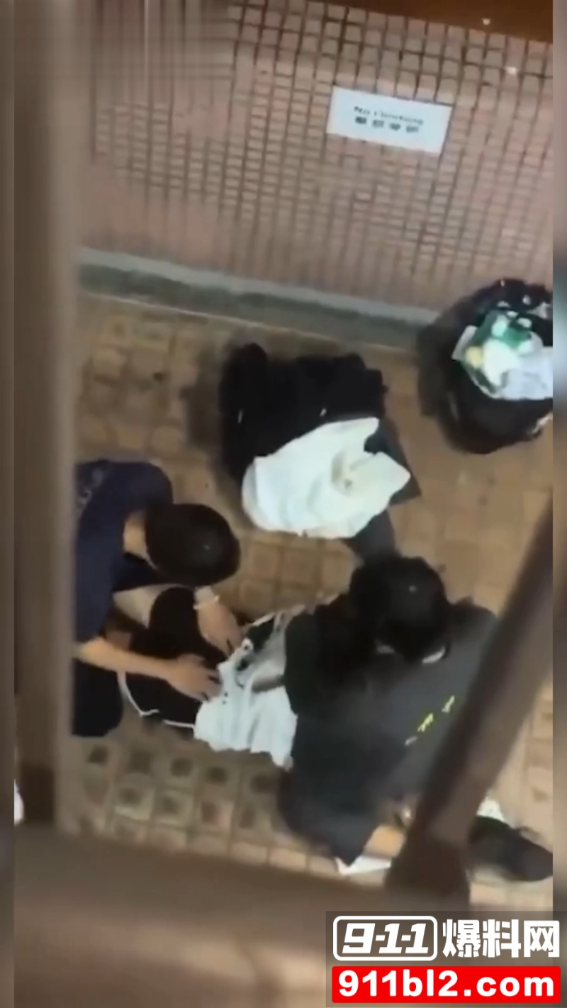 香港屋苑平台3P性爱派对被曝光 7 香港屋苑平台3P性爱派对被曝光 7