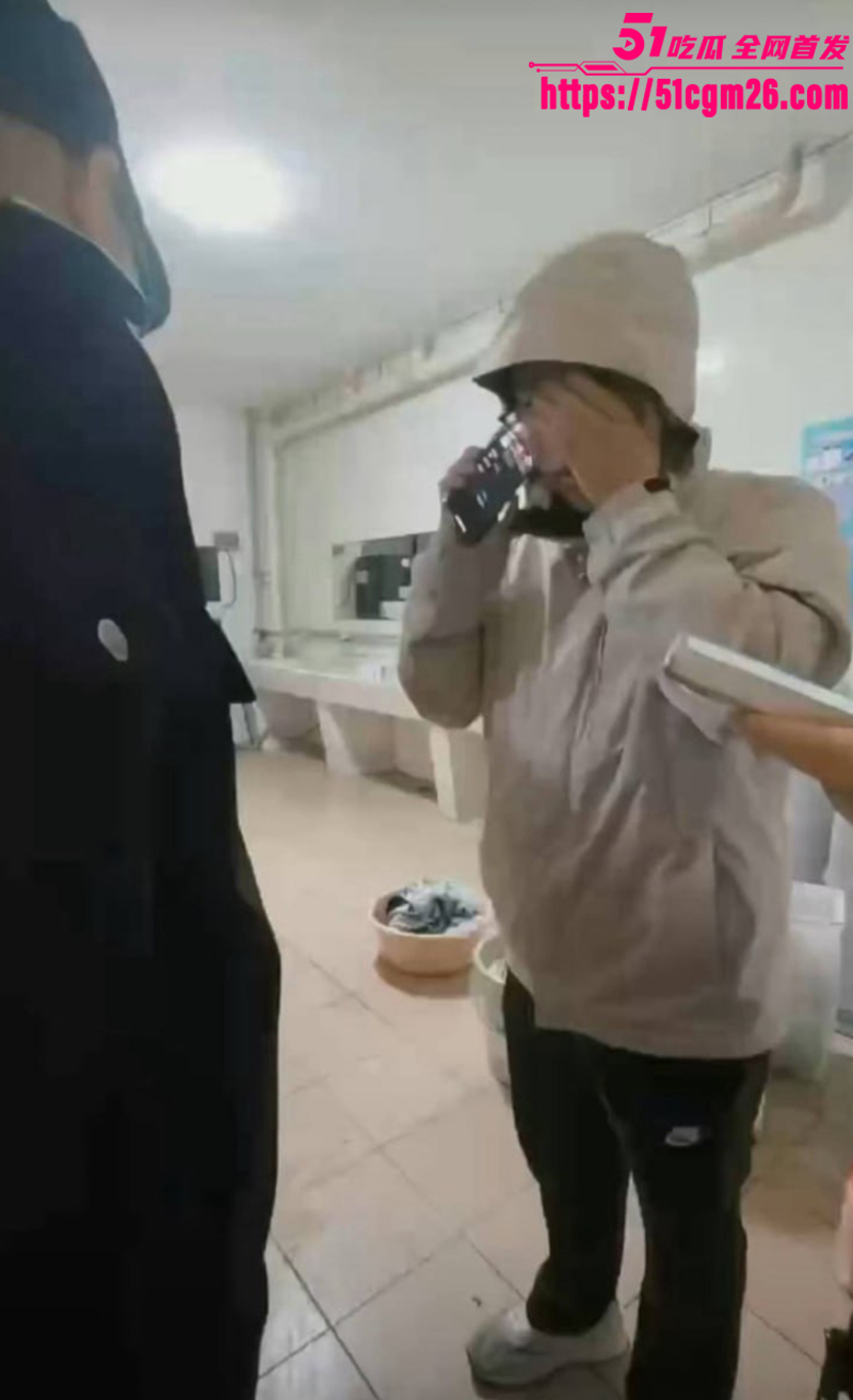 华北电力大学 佟军 男扮女装潜入女寝厕所偷拍 13 华北电力大学 佟军 男扮女装潜入女寝厕所偷拍 13