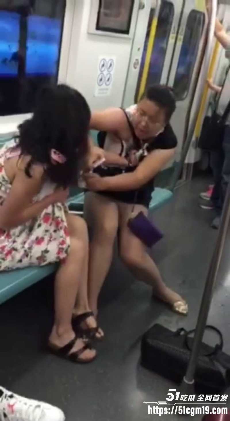 小仙女和大姨地铁互撕 7 小仙女和大姨地铁互撕 7