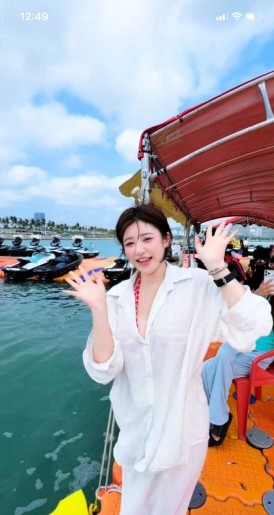 黄一鸣前男友怒撕渣女自曝背锅侠反遭背叛曝黄一鸣被包养
