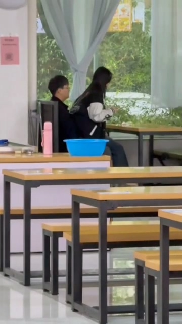 郑州经贸学院知心苑餐厅在校生情侣食堂上演活春宫