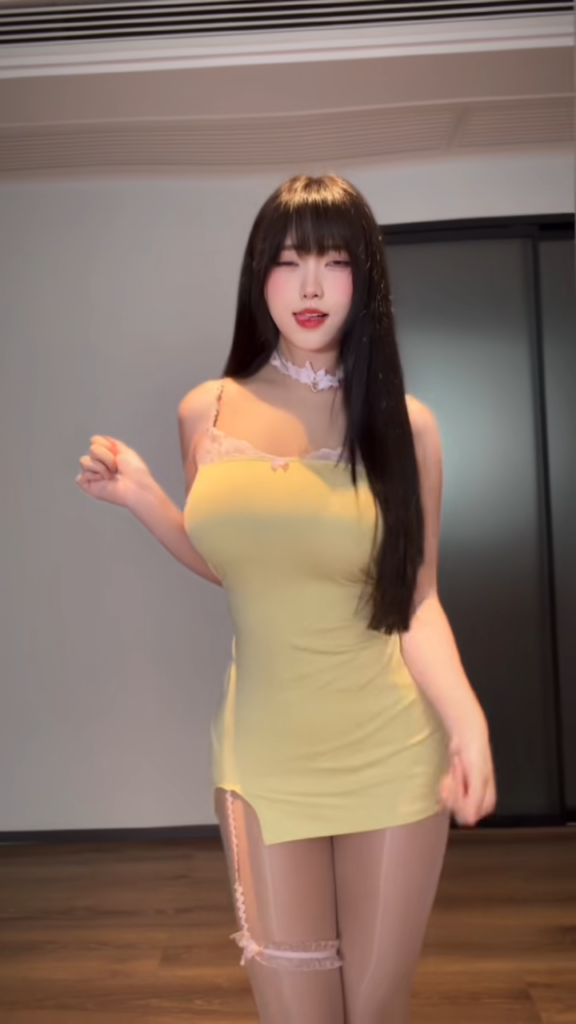 33万粉丝抖音魅惑御姐琳铛黑丝女仆5分14秒完整版