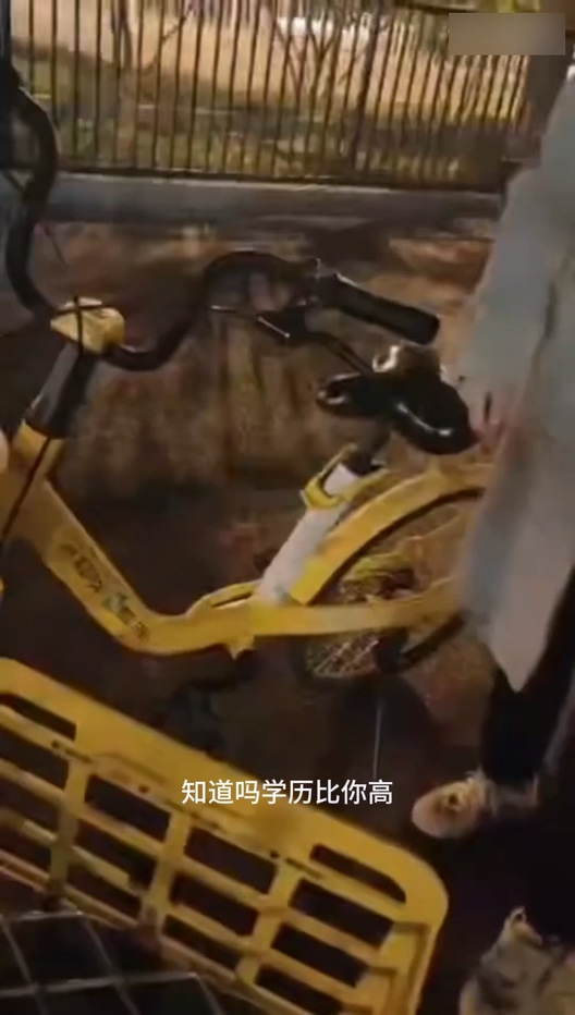 我听交警的升级版xxn逆行再次惹祸家有宝马却爱骑行