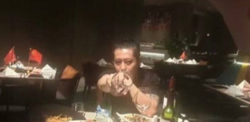 民族流行乐歌手乌兰图雅出轨家暴男包养贝斯手郝梓杰