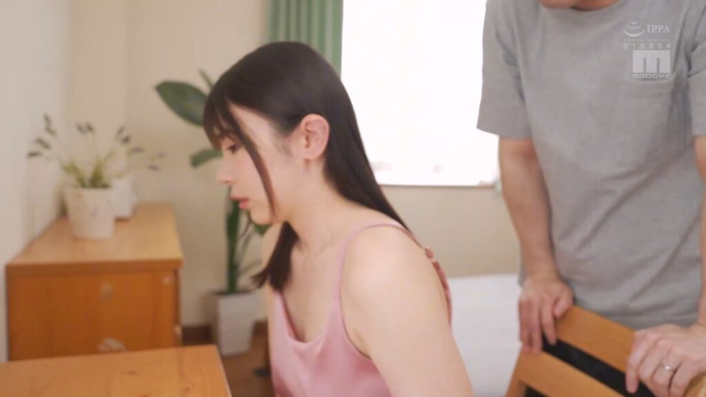 日本av超人气女演员葵伊吹最新作品《训练出轨的妻子》