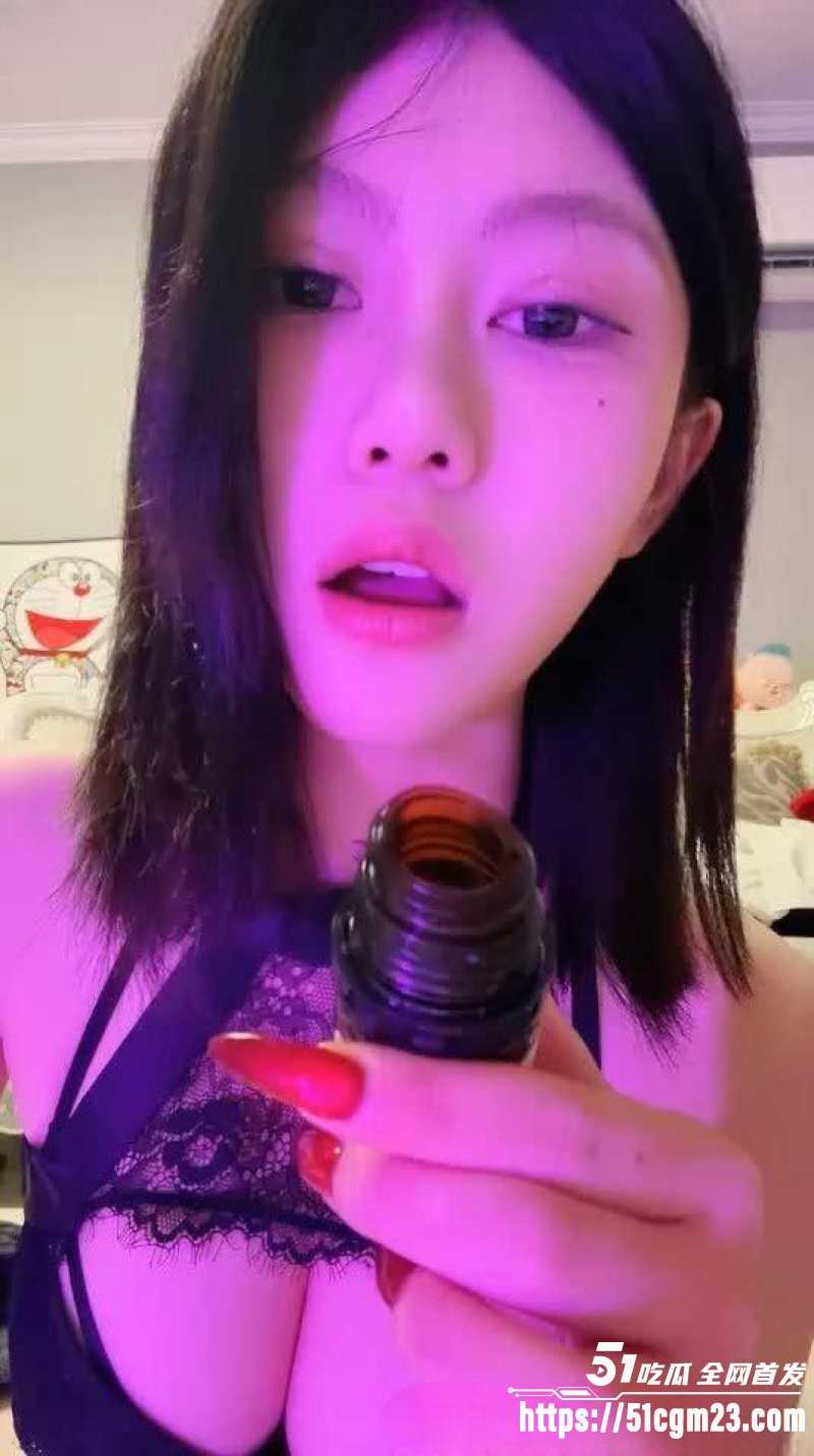 177女王裸足诱惑 3 177女王裸足诱惑 3