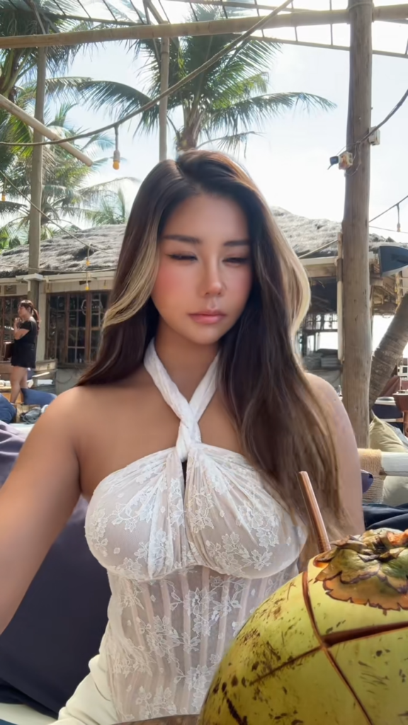 58万粉丝抖音黑皮辣妹黑润润极限擦边视频7分17秒完整版