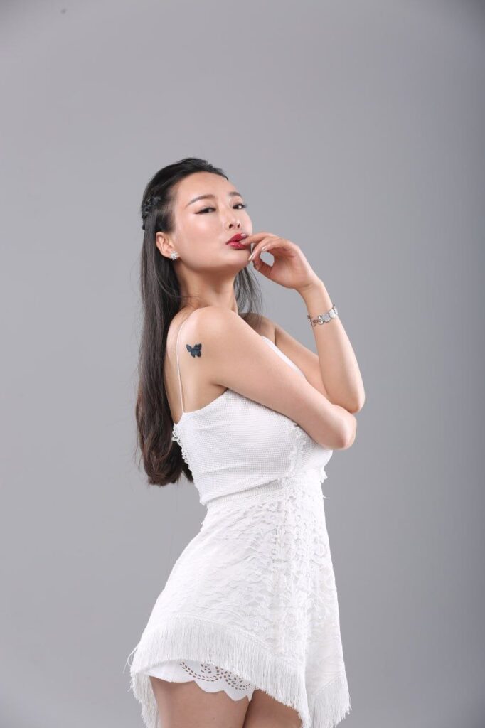 茹神王李丹妮抖音再次翻红三级片一路向西未删减片段流出15分49秒完整版