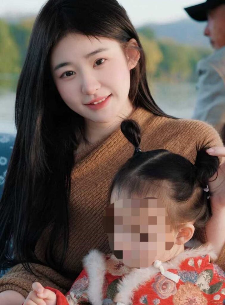 黄一鸣前男友怒撕渣女自曝背锅侠反遭背叛曝黄一鸣被包养