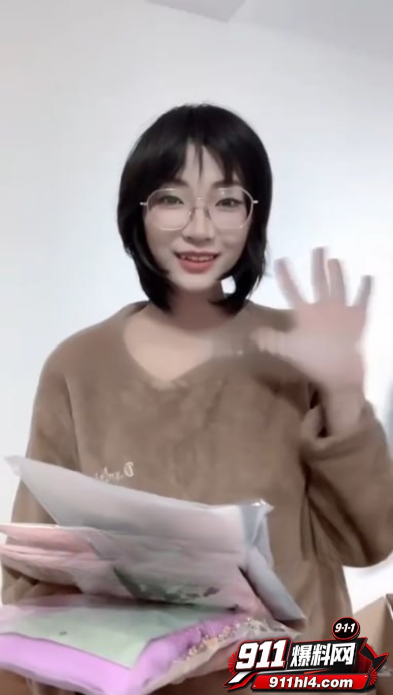 推特网红Gulili谷鲤里全裸测评新作1
