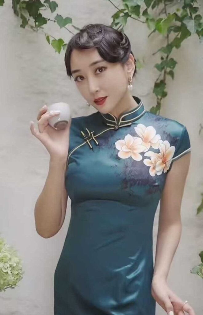 内娱好男人严屹宽人设崩溃发妻杜若溪曝光家暴出轨打孩子