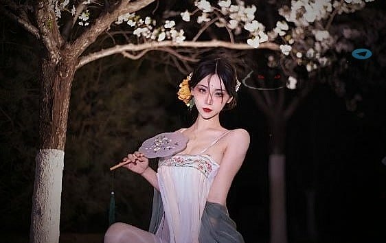 74万粉丝b站高人气反差御姐灌注大白菜跳蛋直播被挖黑历史