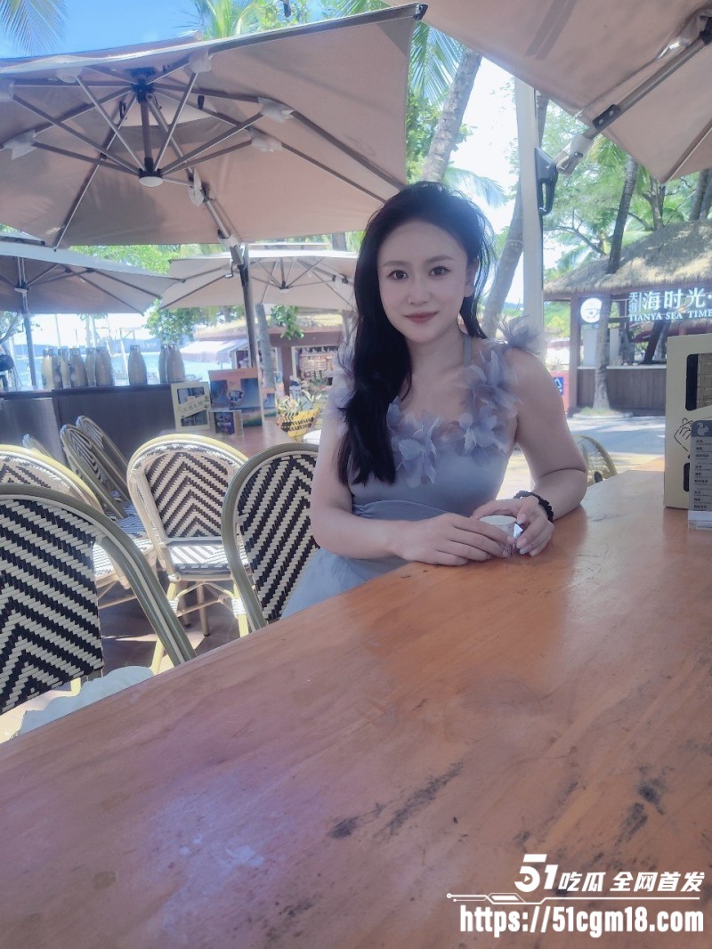 厦门巨乳人妻与老公居家性爱自拍 5 厦门巨乳人妻与老公居家性爱自拍 5