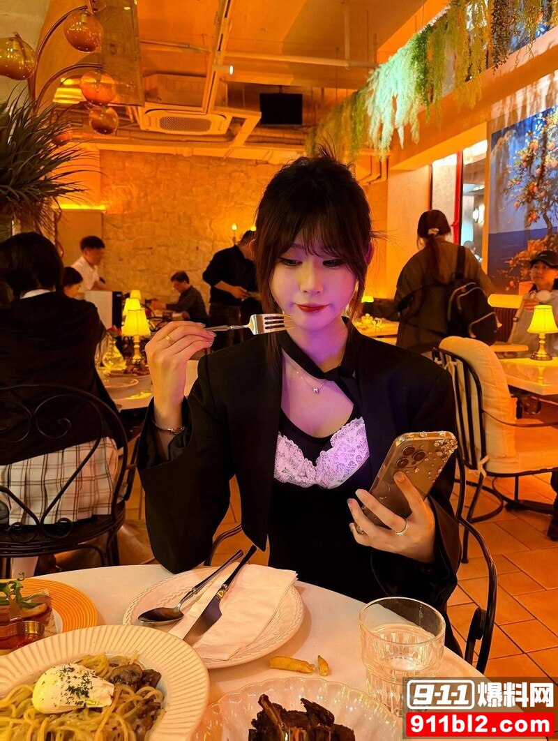 张婧娅开房约炮4 张婧娅开房约炮4