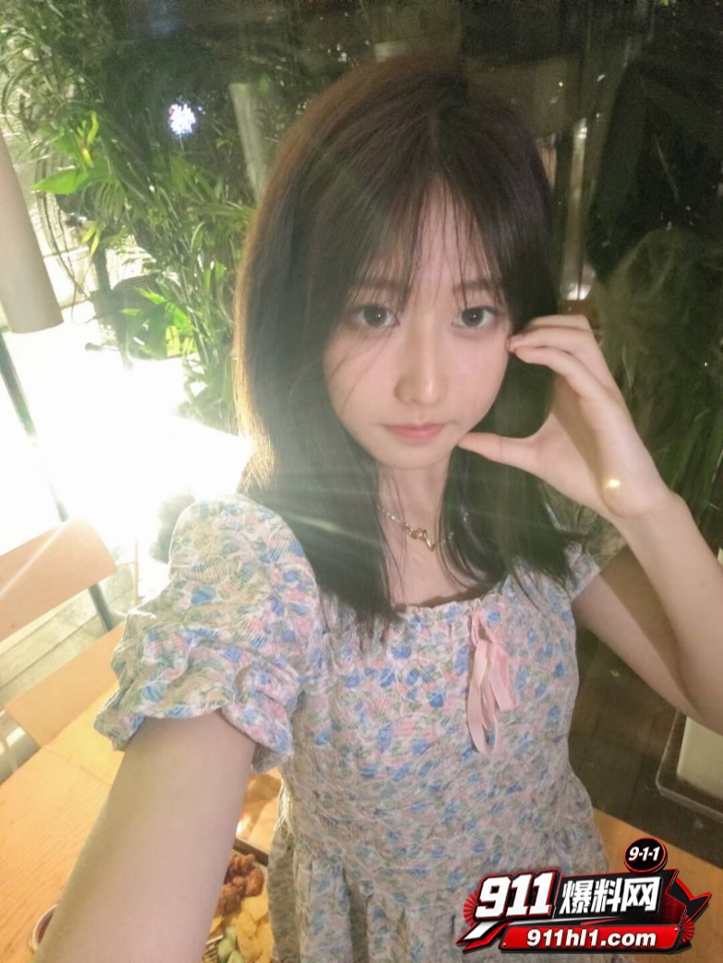 余堇晗 脖子栓狗链被玩弄12 余堇晗 脖子栓狗链被玩弄12