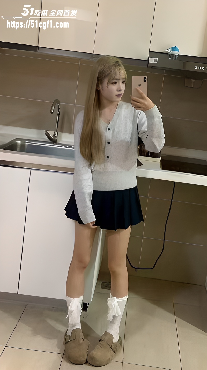 睡衣炮架子足交视频01 睡衣炮架子足交视频01