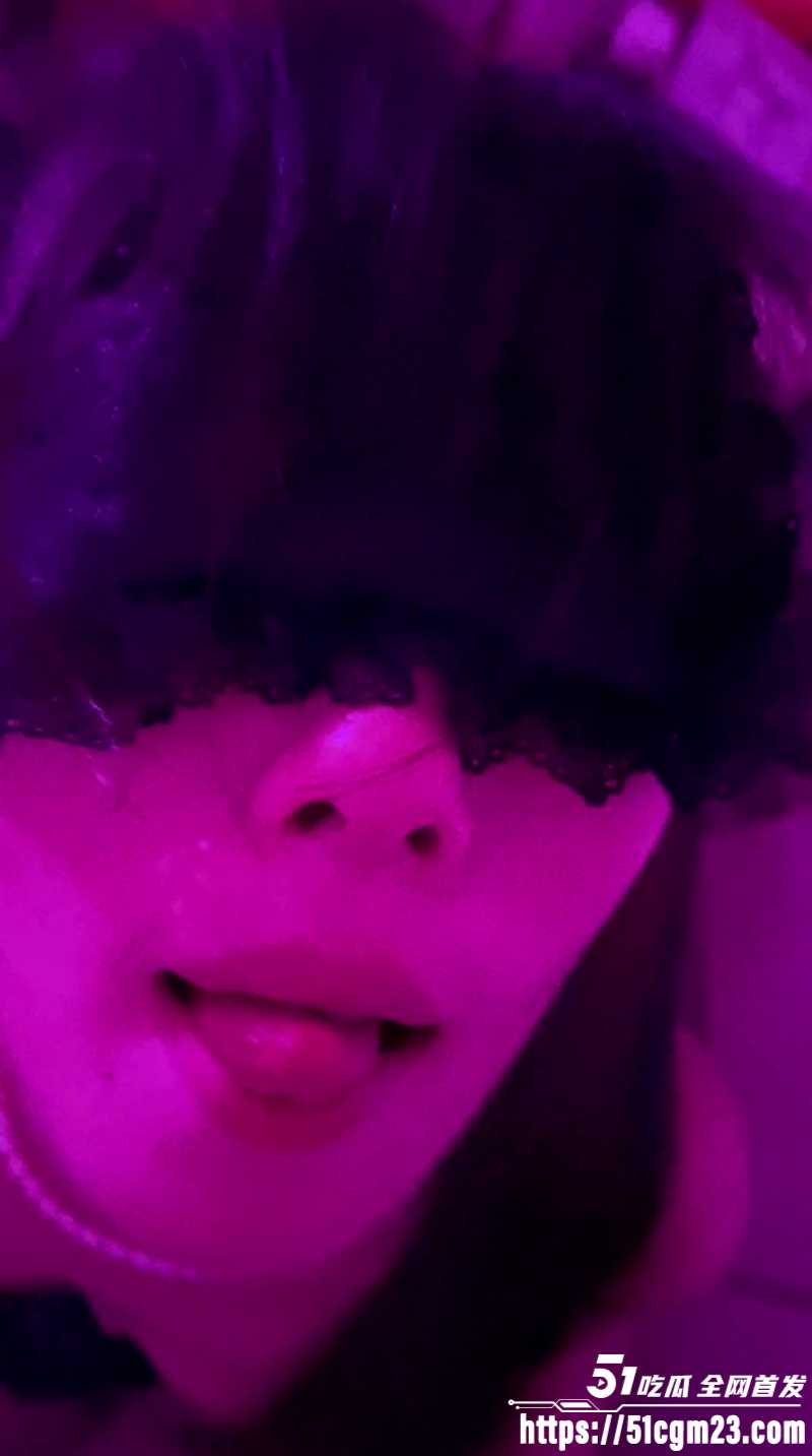 反差骚货 于楠熙 被当母狗调教 身着JK包臀裙舔屌后入 圆润肥臀臀浪翻涌不停 反差骚货 于楠熙 被当母狗调教 身着JK包臀裙舔屌后入 圆润肥臀臀浪翻涌不停