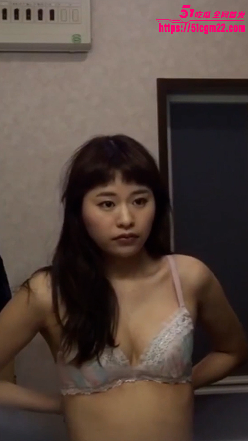 独家偷拍 邻家火辣美女 私密脱衣过程 2 独家偷拍 邻家火辣美女 私密脱衣过程 2