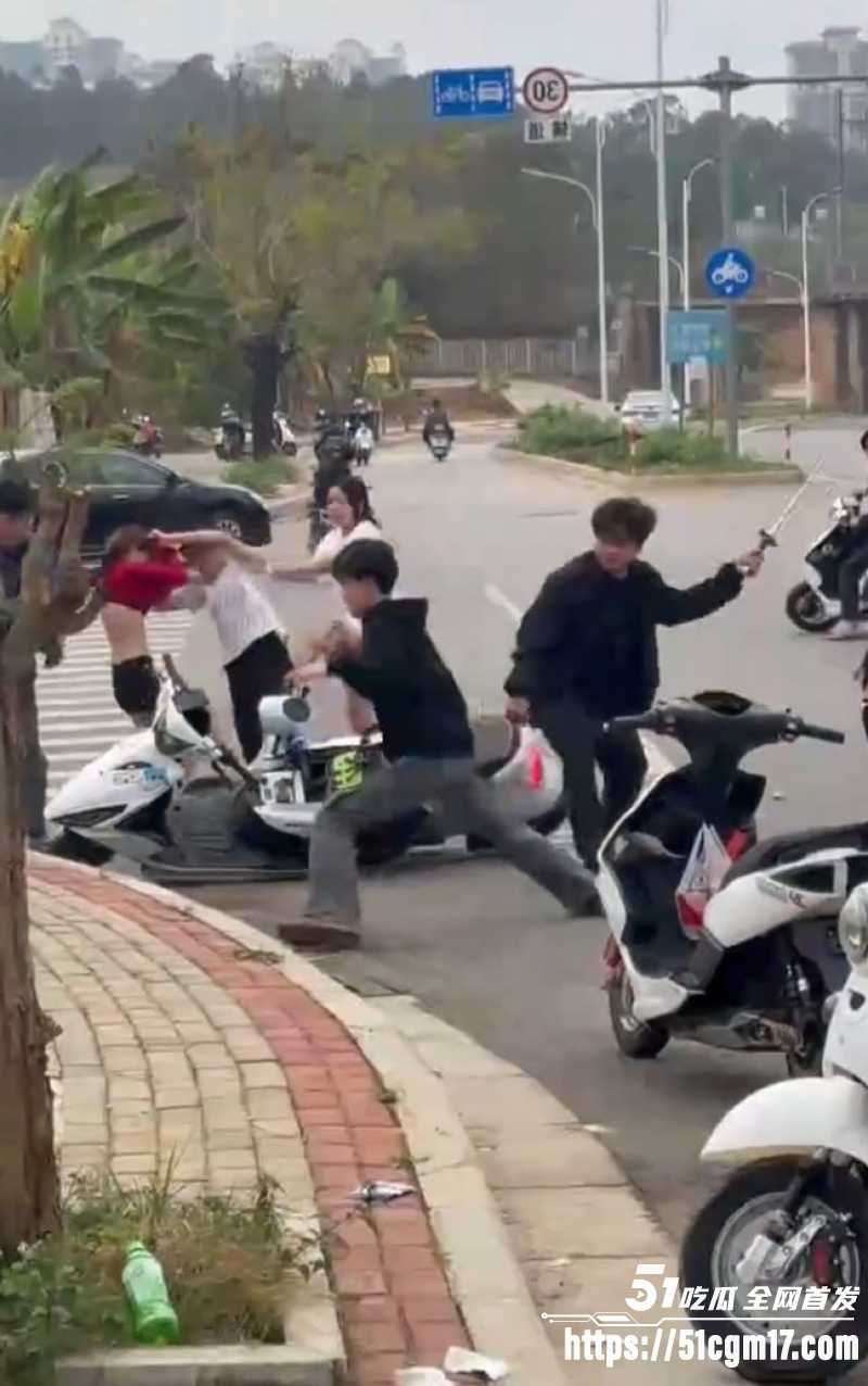 精神小伙打架现场 4 精神小伙打架现场 4
