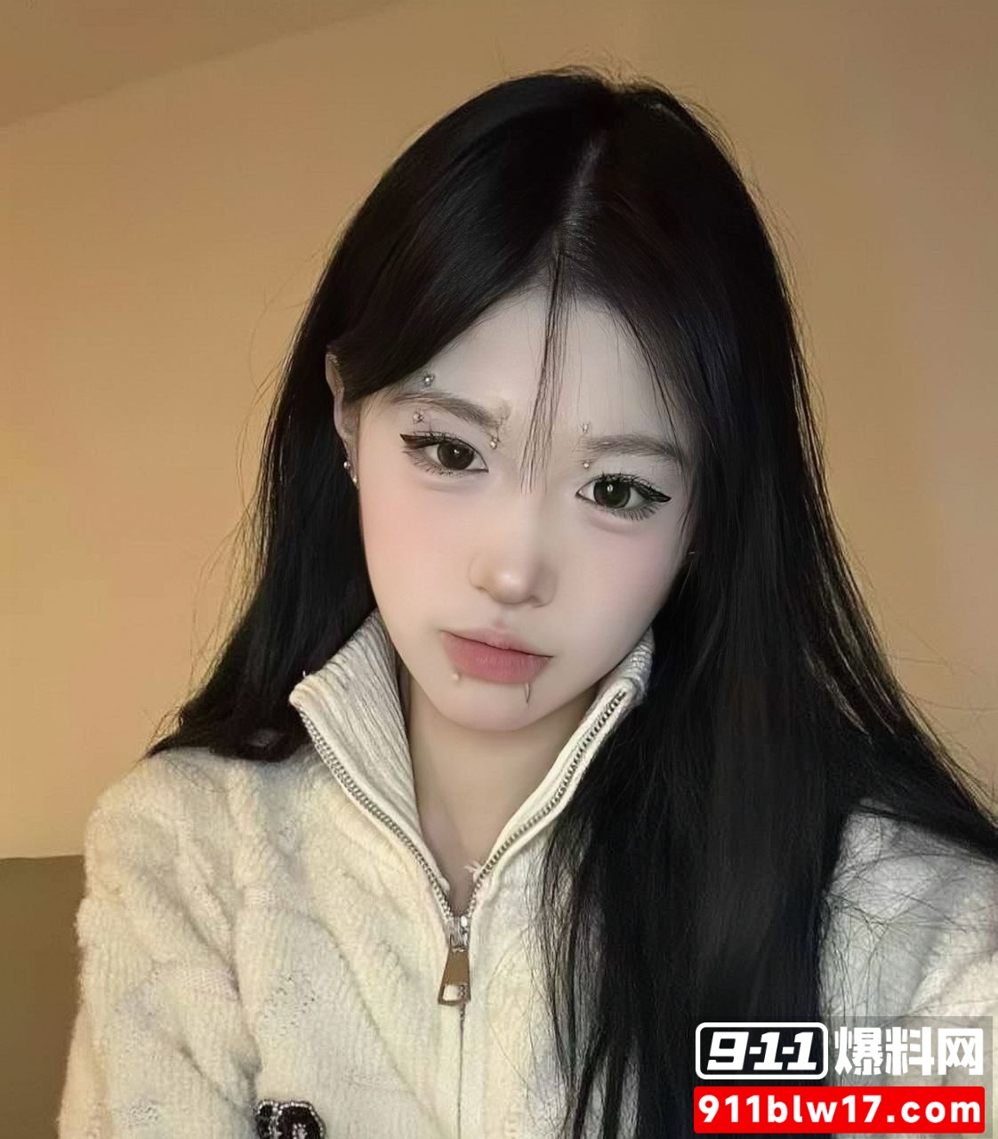 女S4