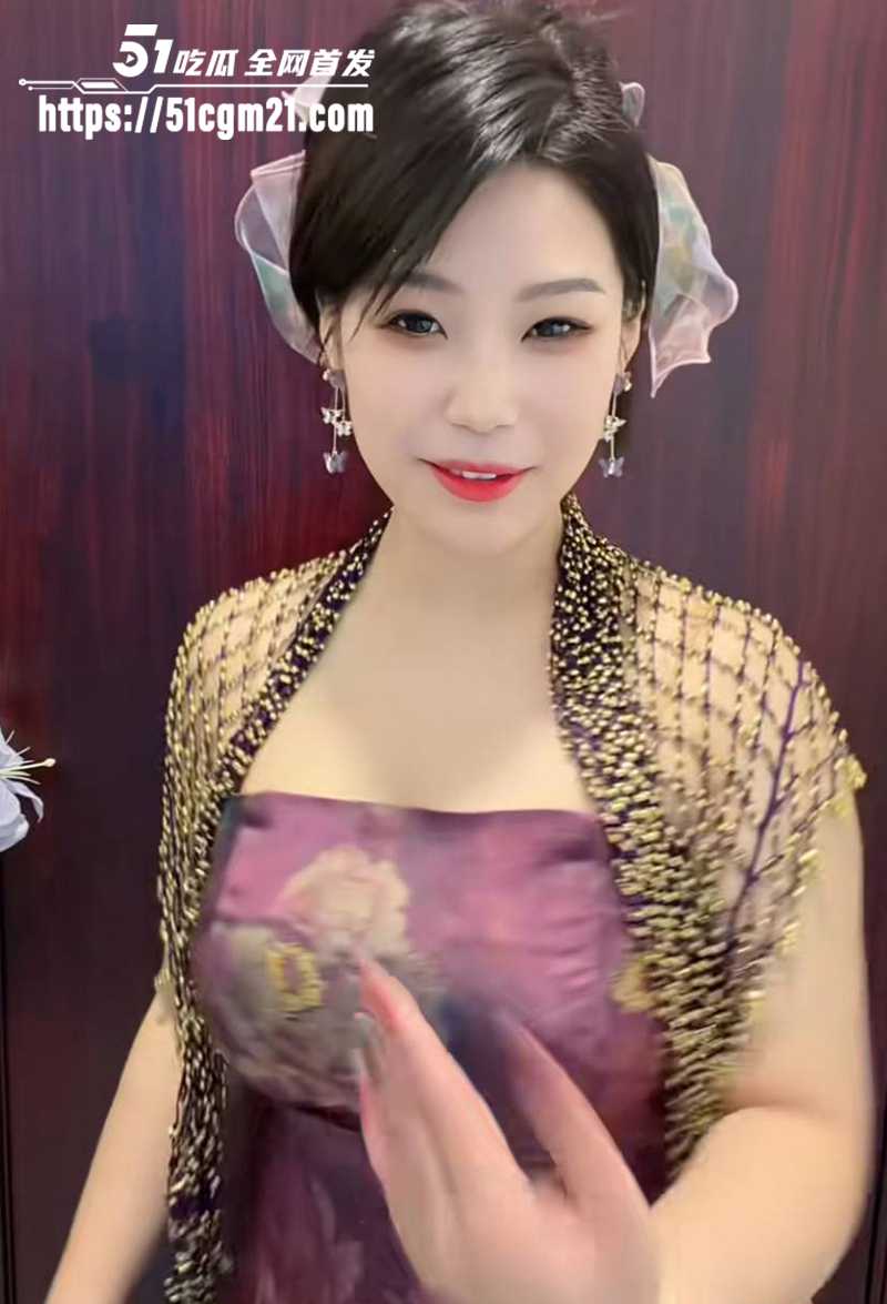 抖音30万粉丝极品G奶御姐苏菲呀与榜一大哥定制私拍流出2拷贝 抖音30万粉丝极品G奶御姐苏菲呀与榜一大哥定制私拍流出2拷贝