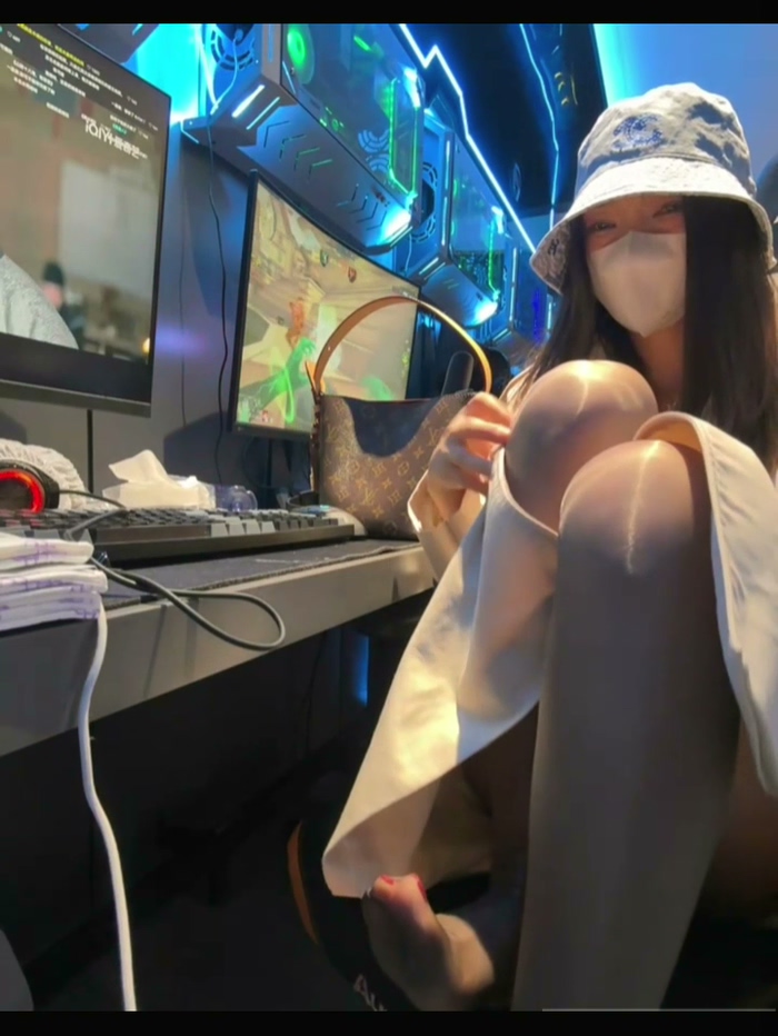 暗黑界露出大师福利姬luckcat88网咖极限挑战露出