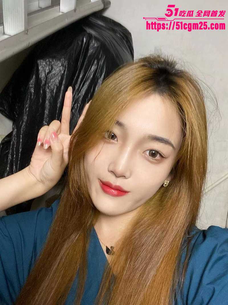 山东大奶淫妻 周叶 婚后和男友偷情 2 山东大奶淫妻 周叶 婚后和男友偷情 2
