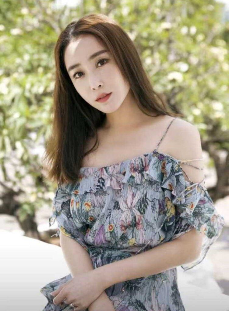 内娱好男人严屹宽人设崩溃发妻杜若溪曝光家暴出轨打孩子