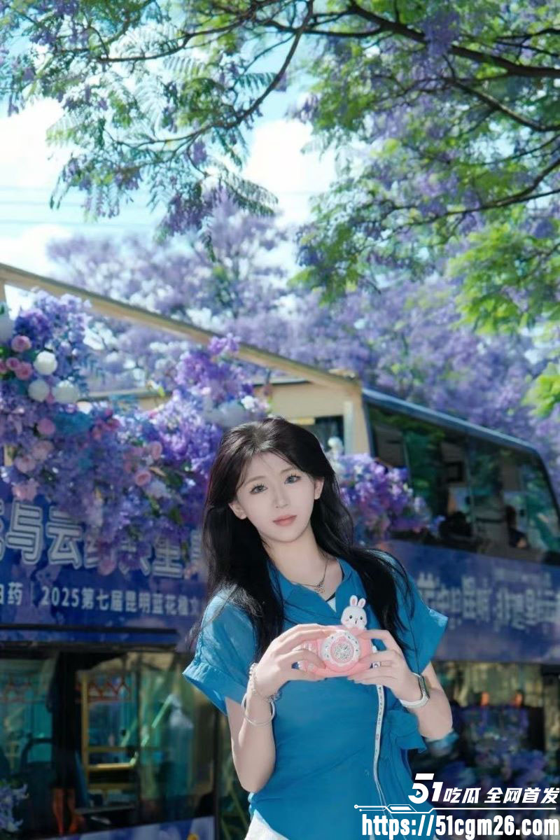 黑丝大学生许梦寒遭大叔调教 2 黑丝大学生许梦寒遭大叔调教 2