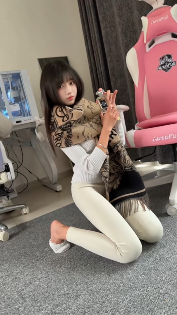 66万粉丝抖音网红娇七美腿御姐定制福利视频流出