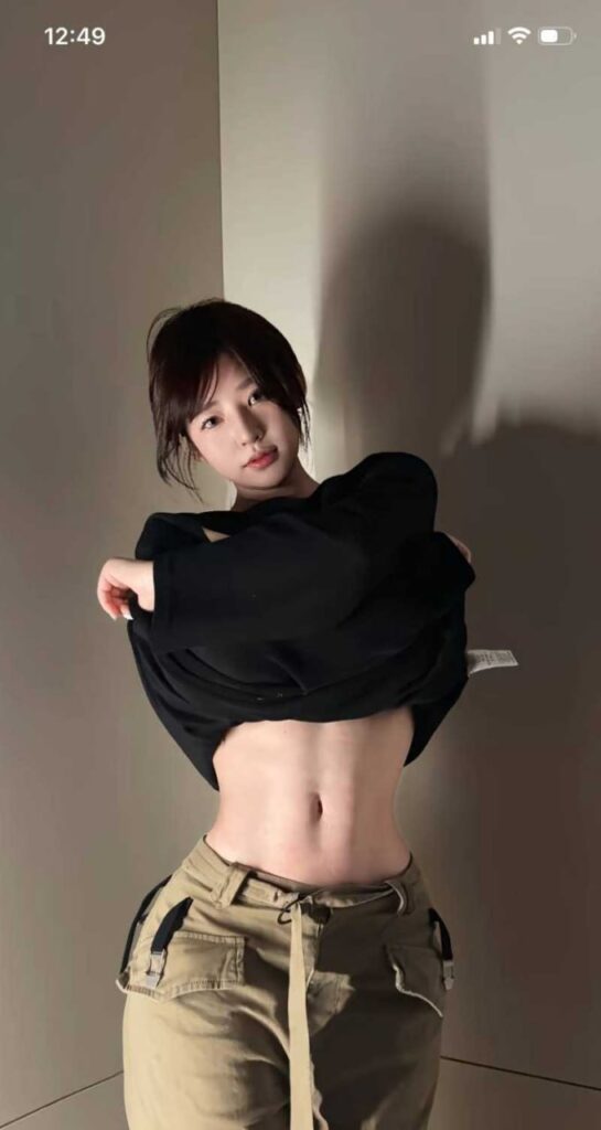 黄一鸣前男友怒撕渣女自曝背锅侠反遭背叛曝黄一鸣被包养