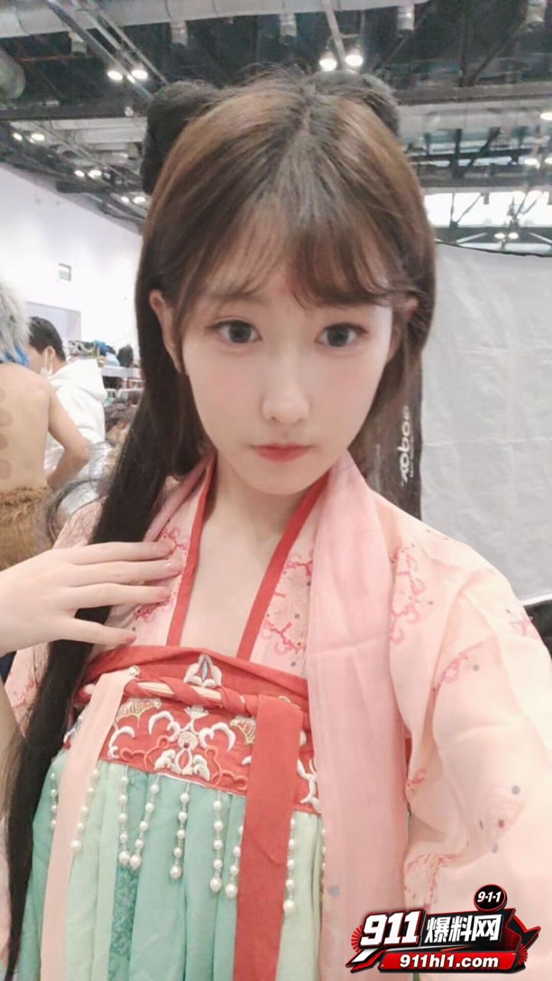 余堇晗 脖子栓狗链被玩弄3 余堇晗 脖子栓狗链被玩弄3