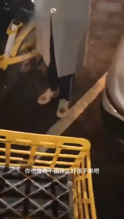 我听交警的升级版xxn逆行再次惹祸家有宝马却爱骑行