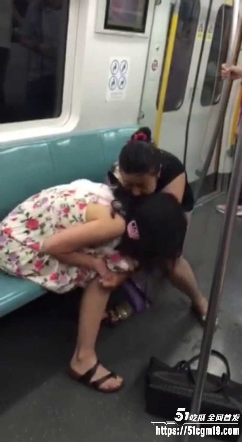 小仙女和大姨地铁互撕 8 小仙女和大姨地铁互撕 8