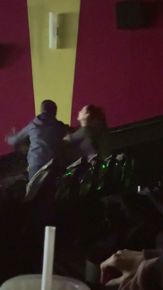 上海环球港电影院飞驰人生3放映现场抓小三